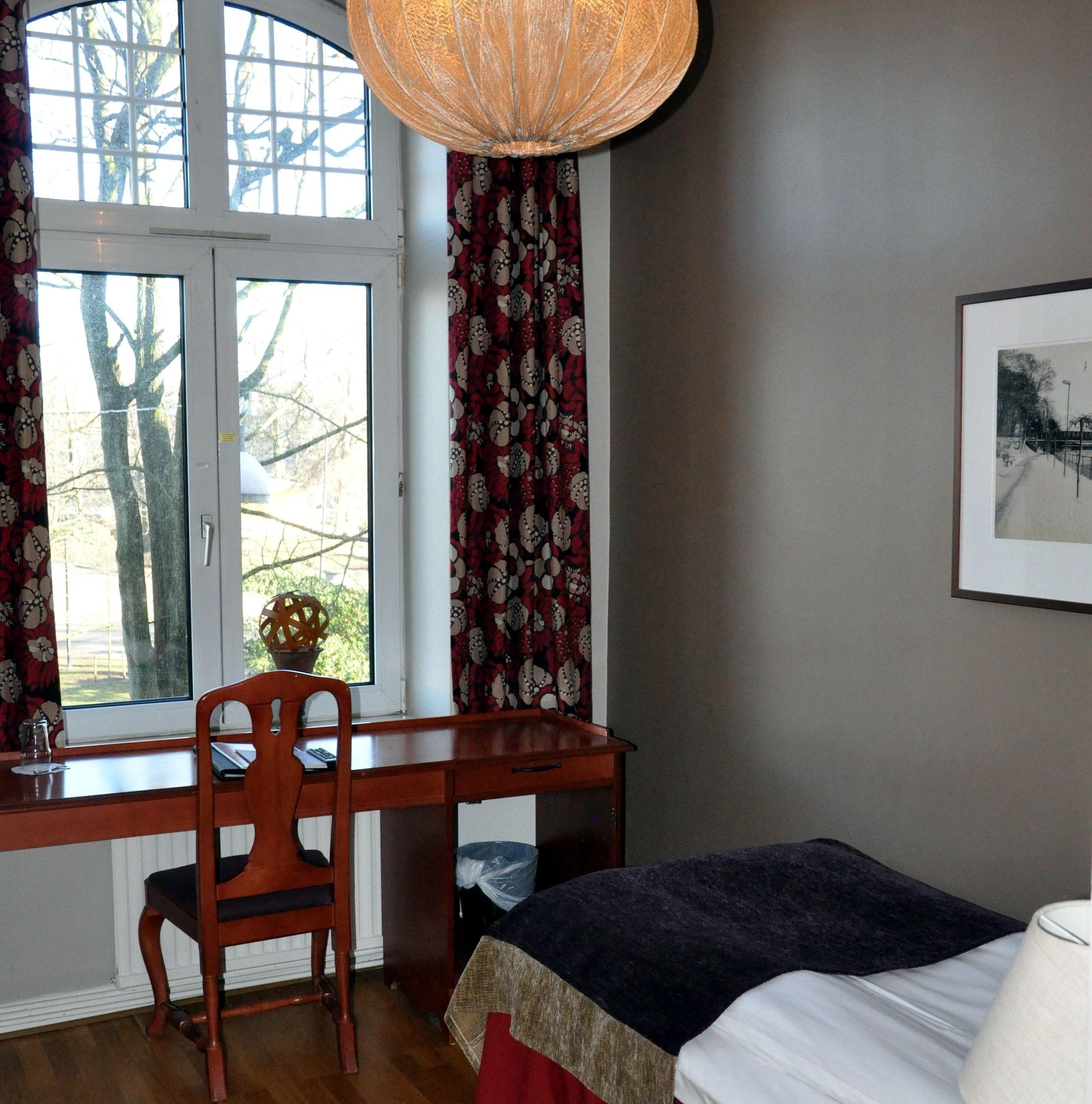 Home Hotel Norre Park Халмщад Екстериор снимка