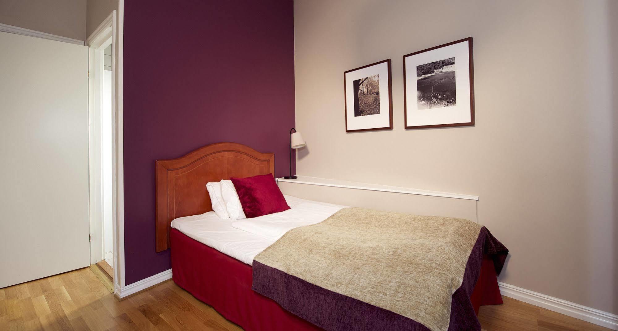 Home Hotel Norre Park Халмщад Екстериор снимка